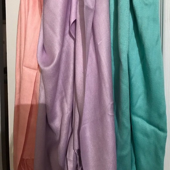 3 pastel scarves - Picture 3 of 3